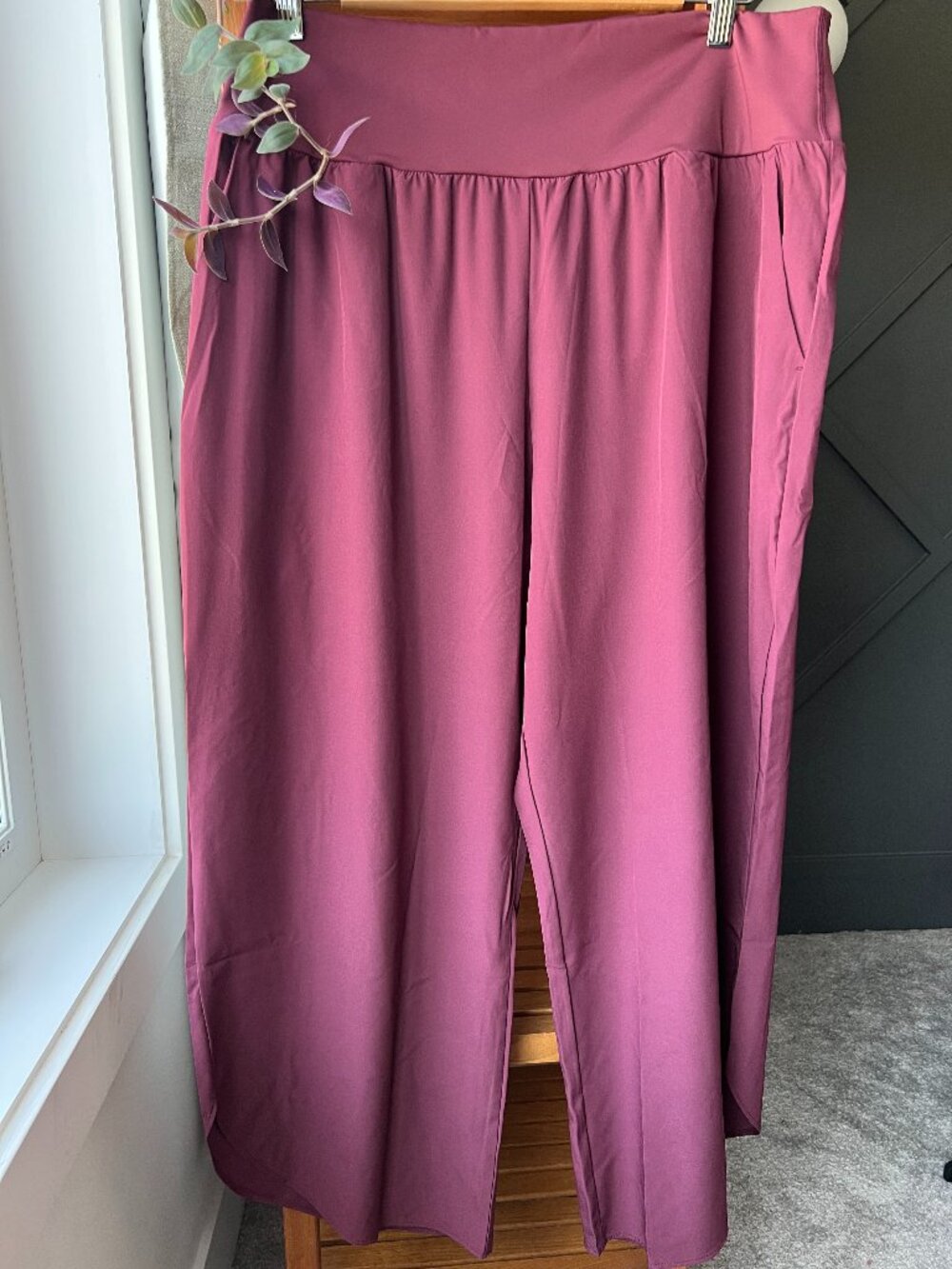 Halara breeze-ful stretch pants in burgundy